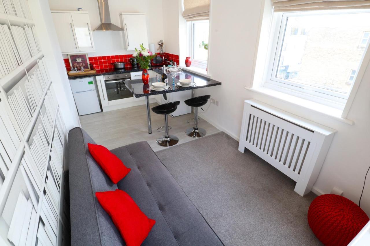 The Breeze Way Apartment *